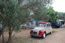 Op de camping staat een Franse 2CV. Onderweg naar Samobor?
